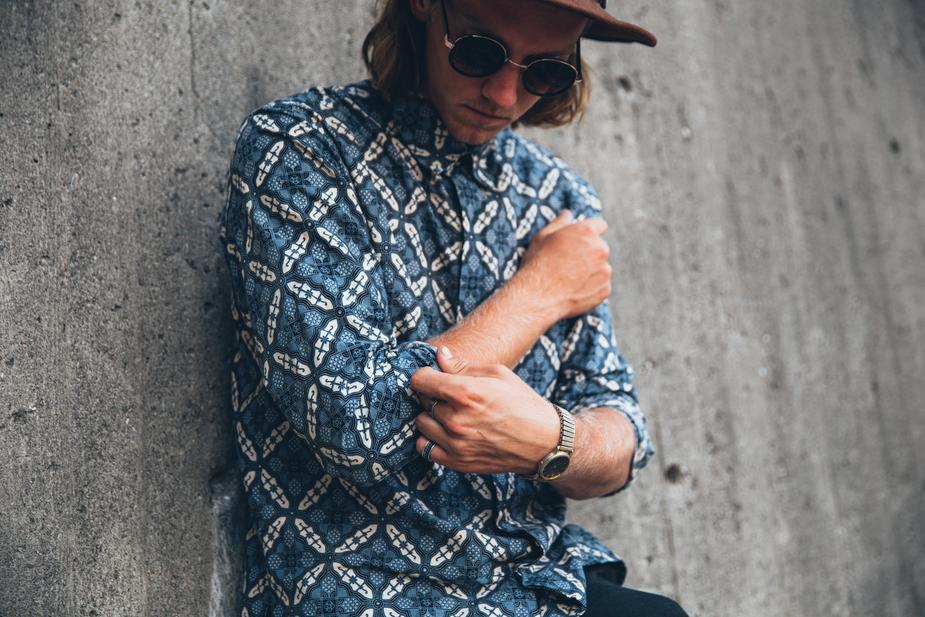 オーシャンブルーシャツ